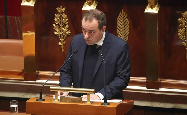 Un député prenant la parole à l’Assemblée nationale.