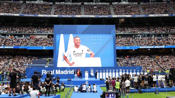 La présentation officielle de Kylian Mbappé au stade Santiago-Bernabéu.