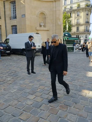 Nagui arrivant aux obsèques de Philippe Labro à l'église Saint-Germain-des-Prés, le 13 juin 2025.