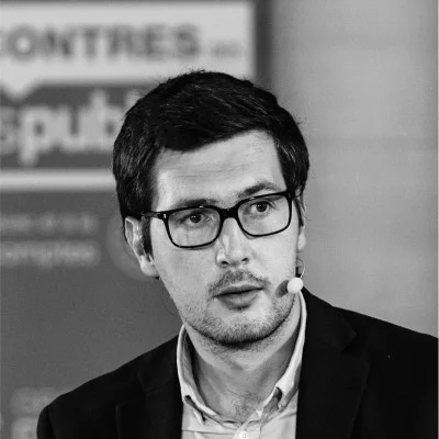 Bastien Scordia prenant la parole lors d'un événement.
