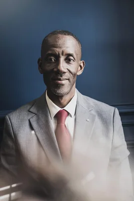 Portrait officiel de Bally Bagayoko, maire de Saint-Denis.