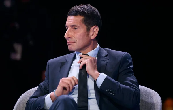 David Lisnard lors d'une interview ou d'un portrait officiel.