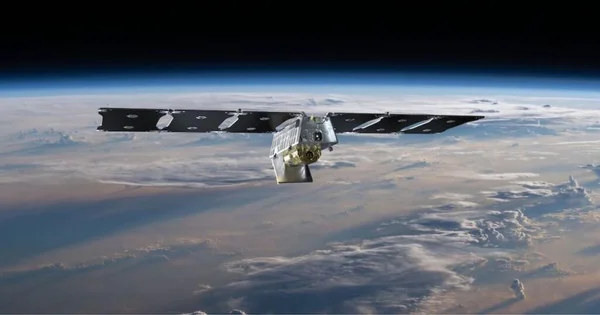 Représentation d'un satellite FireSat en orbite, conçu pour la détection des incendies de forêt.