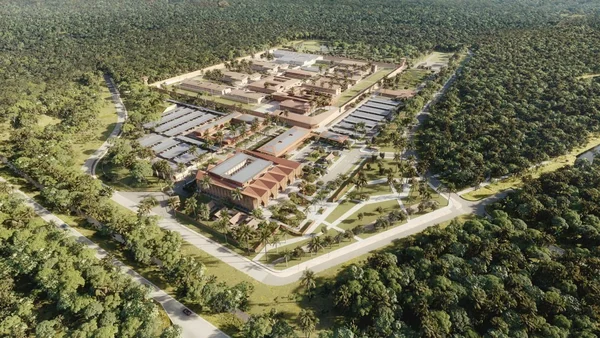 Vue aérienne du futur centre pénitentiaire de haute sécurité en Guyane, au cœur de la jungle amazonienne.