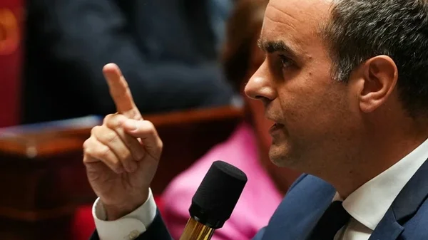 Sébastien Lecornu en plein discours.