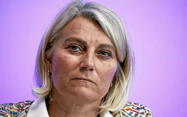 La ministre de la Santé, Stéphanie Rist, en portrait officiel.