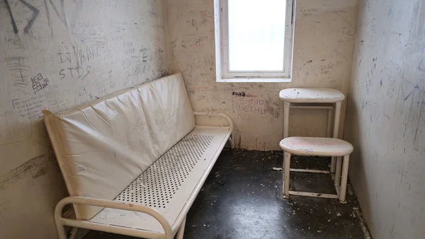 Salle commune à la prison pour mineurs de Quiévrechain : « Du coup, vous pouvez nous faire sortir ? »