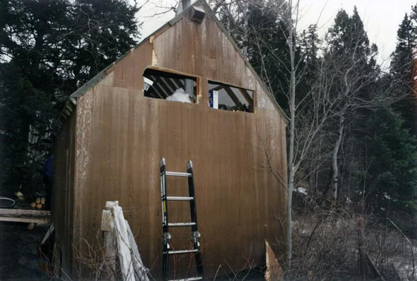La cabane isolée de Ted Kaczynski, l'Unabomber, dans les bois du Montana.