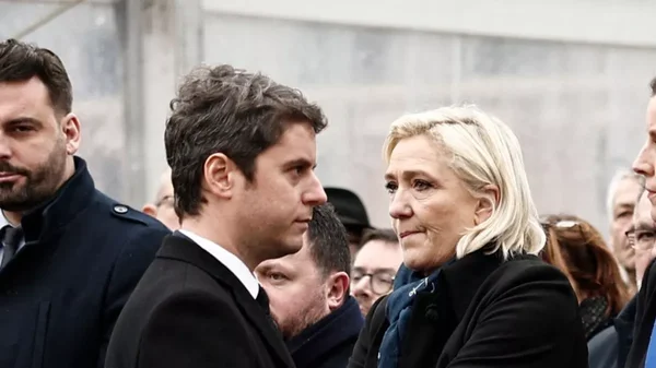 Marine Le Pen et Jordan Bardella lors d'un rassemblement public.
