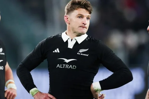 Beauden Barrett en tenue des All Blacks.