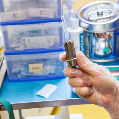 Un employé d'un hôpital lyonnais contaminé par un produit radioactif utilisé dans le traitement des cancers.