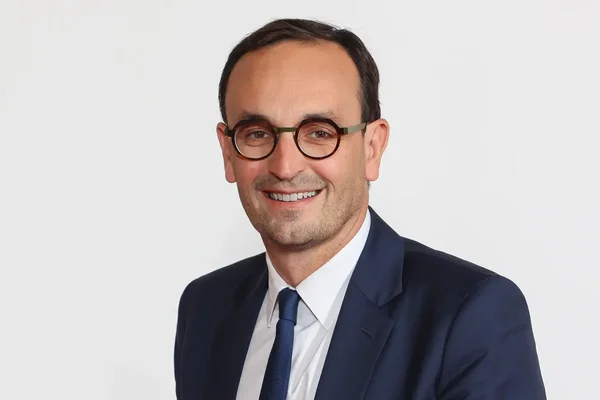 Portrait officiel de Thomas Cazenave, maire de Bordeaux.
