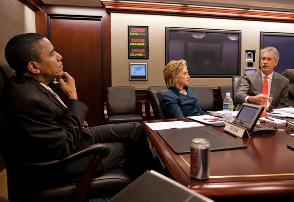 Le président Barack Obama et son équipe de sécurité nationale réunis dans la Situation Room de la Maison-Blanche en septembre 2009.