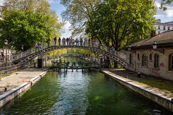 Le canal Saint-Martin, un lieu prisé des Parisiens, où Hamza F. est accusé d'avoir commis ses méfaits.