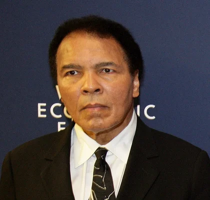 Muhammad Ali, légende de la boxe, immortalisé au Forum économique mondial de Davos en 2006