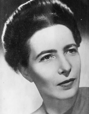 Portrait vintage de Simone de Beauvoir, cheveux relevés en chignon.