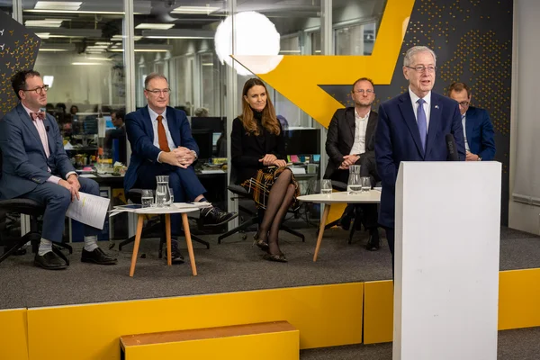 L'ambassadeur Gitenstein lors d'une conférence de presse célébrant le Data Privacy Framework UE-États-Unis en 2023.