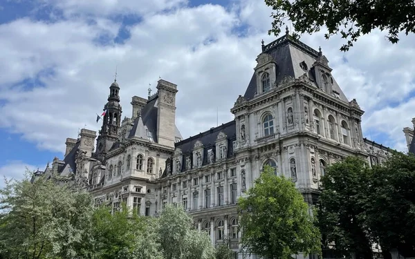 L'Hôtel de Ville de Paris, siège de la municipalité, cadre de la décision d'attribuer la citoyenneté d'honneur.