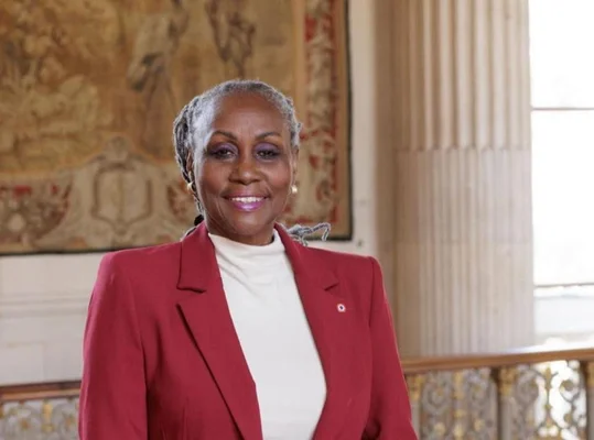 La sénatrice Annick Petrus, élue de Saint-Martin, photographiée dans un cadre officiel.