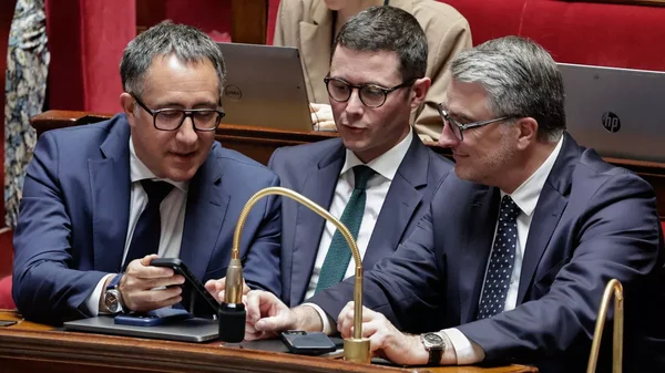 Députés et sénateurs réunis en commission mixte paritaire pour trouver un accord sur le projet de loi Ripost.