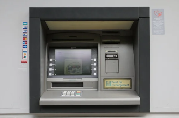 Distributeur automatique de billets NCR, cible potentielle des attaques.