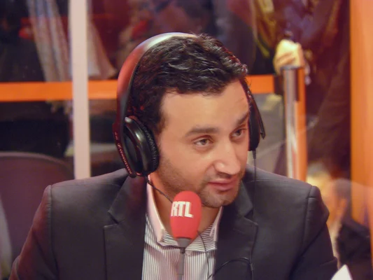 Cyril Hanouna, animateur radio/télévision, le 2 mars 2010 lors d'un plateau radio de RTL au Salon de l'agriculture à Paris.