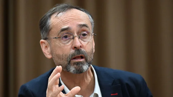 Robert Ménard s'exprimant lors d'une intervention.