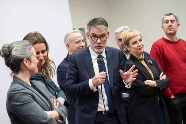 Réunion de la gauche après l'annonce de la candidature de Jean-Luc Mélenchon pour 2027.