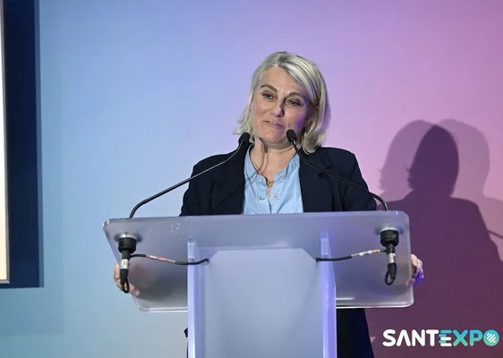 La ministre de la Santé, Stéphanie Rist, annonçant les six milliards d'euros d'investissement lors du salon Santexpo.