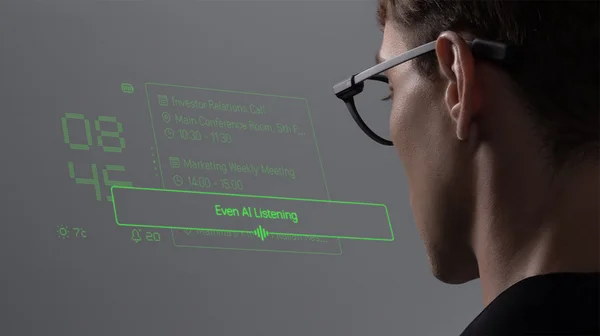 Homme portant des lunettes Even Realities G2 avec interface holographique.