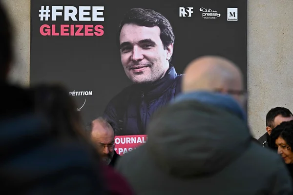 Affiche de soutien à Christophe Gleizes avec le hashtag #FREE GLEIZES, lors d'une mobilisation de journalistes.