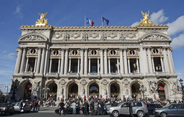 The facade of the Opera Garnier restored from the month of April