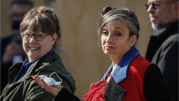 Photographie récente de Catherine Ringer (à droite) avec une autre femme, évoquant l'actualité du groupe.