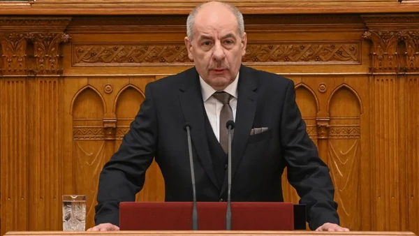 Tamás Sulyok prenant la parole lors d'une cérémonie officielle.