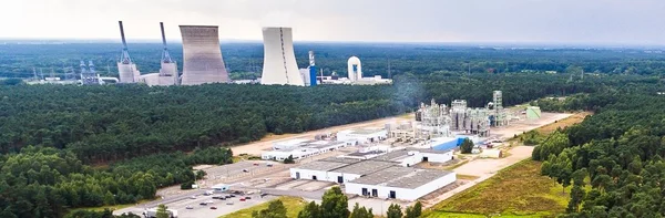 Centrale nucléaire de Lingen, vue aérienne, entourée de forêt.