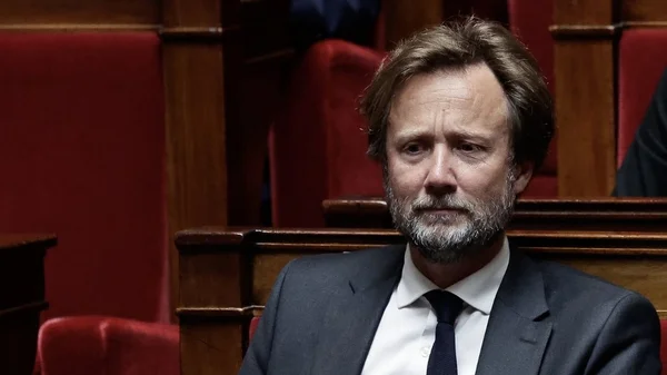 Boris Vallaud dans l'hémicycle de l'Assemblée nationale.