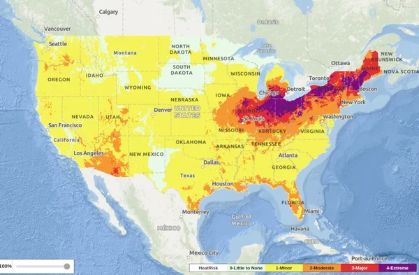 Carte des risques de chaleur aux États-Unis, indiquant des niveaux de danger allant de mineur à extrême, alors qu'un dôme de chaleur menace des millions d'Américains.