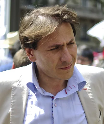Jérôme Guedj, député socialiste, photographié en extérieur.