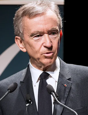 Bernard Arnault prenant la parole lors d'une conférence à l'École polytechnique en 2017.