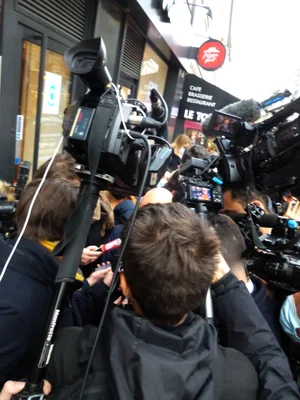 Éric Ciotti s'adressant à la presse le 2 décembre 2021 à Paris.