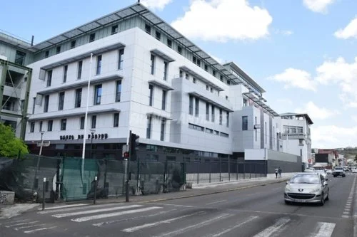 Le nouveau commissariat de Fort-de-France, opérationnel depuis 15 jours, en Martinique.