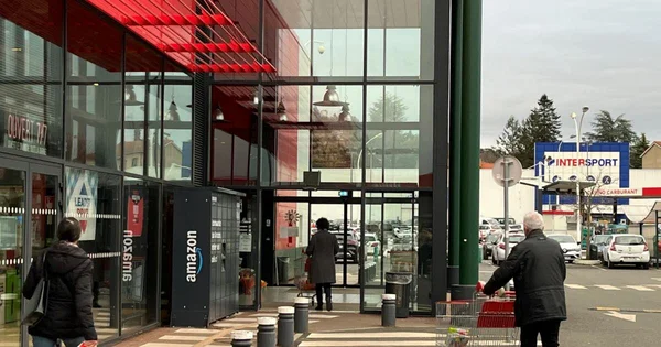 Magasin du groupe Casino avec un point de retrait Amazon.