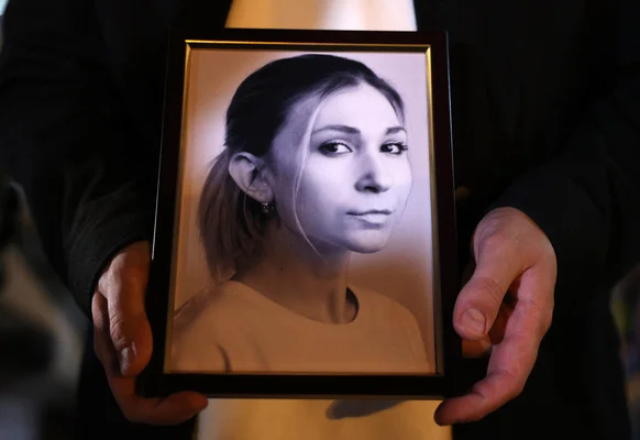 Portrait commémoratif de la journaliste ukrainienne Viktoriia Roshchyna.