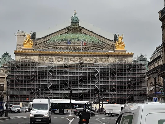 Paris : la facade de l'Opera Garnier sous echafaudage jusqu'a 2024… meme pendant les Jeux olympiques - Le Parisien