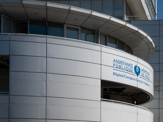 L'Hôpital Européen Georges Pompidou, dont l'AP-HP a démenti le vol de 50 climatiseurs.