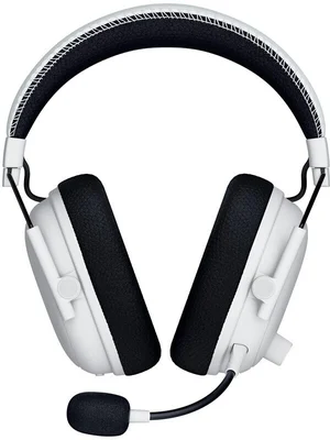 Le Razer BlackShark V3 Pro blanc en photo studio.