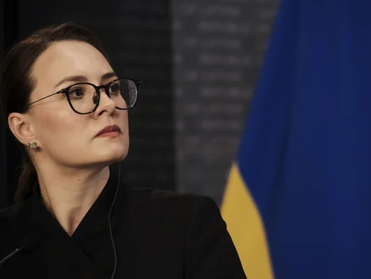 Une responsable ukrainienne lors d'une annonce gouvernementale.