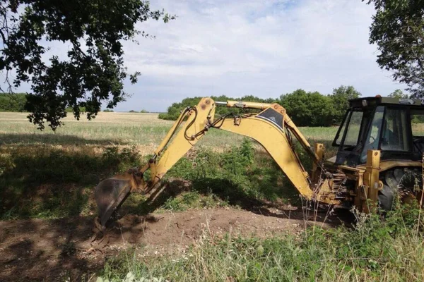 Tractopelle utilisé lors du braquage d'une entreprise dans le Val-d'Oise.