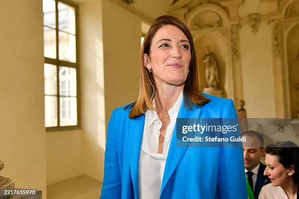 Roberta Metsola dans un décor classique. (Getty Images)