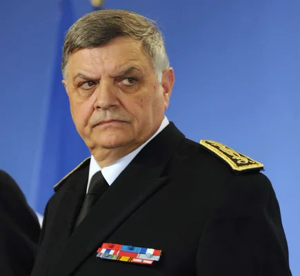 Christian Lambert, ancien chef du RAID, en tenue officielle.